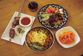 在咸朴村 享受中亚美味的四家餐厅